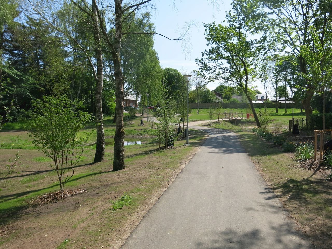 Stien igennem parken.