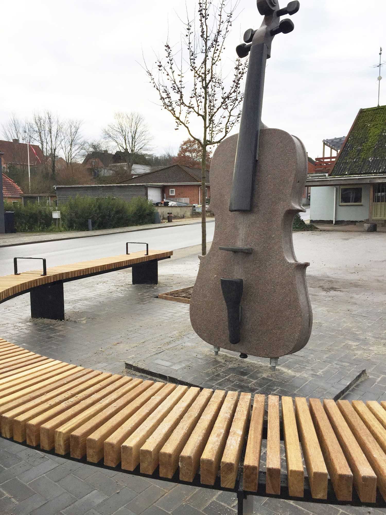 Købmandspladsen med inventar og kunst